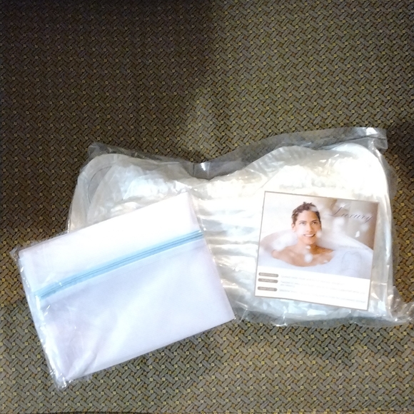 Luxury Bath Pillow With Cover - Picture 5 of 7